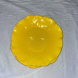 Vintage set of four Lotus Meltox Yellow Flower Dinner plates